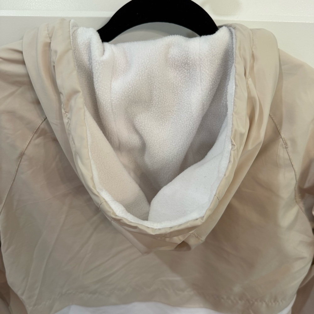 New Balance Fleece Lined Windbreaker Jacket Tan & White XS - Picture 7 of 8